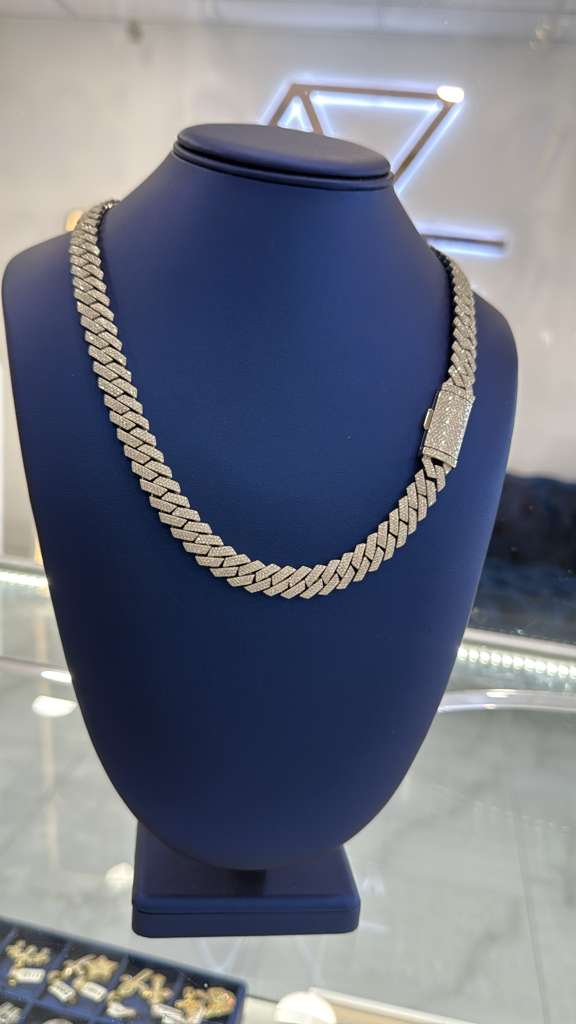 10mm Cuban Chain – Silver with Moissanite