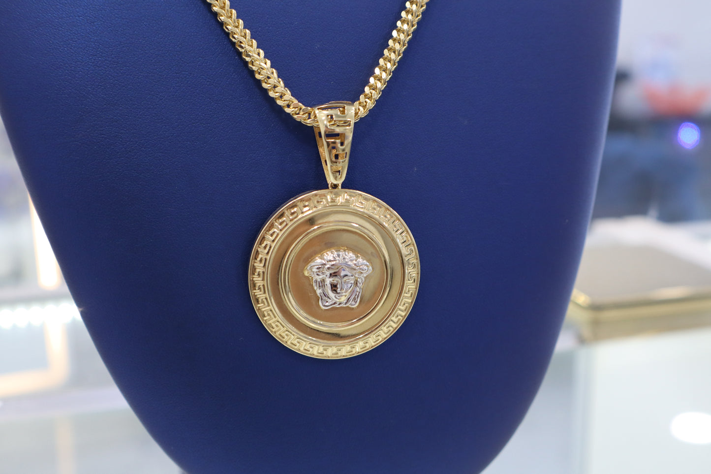 10K Franco Chain 24" with Medussa Pendant
