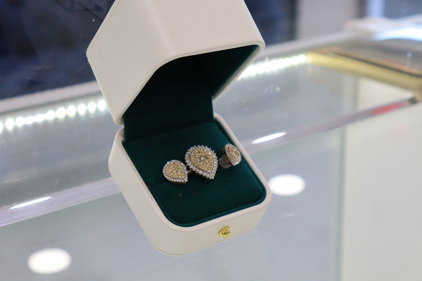 14k Natural Diamonds set