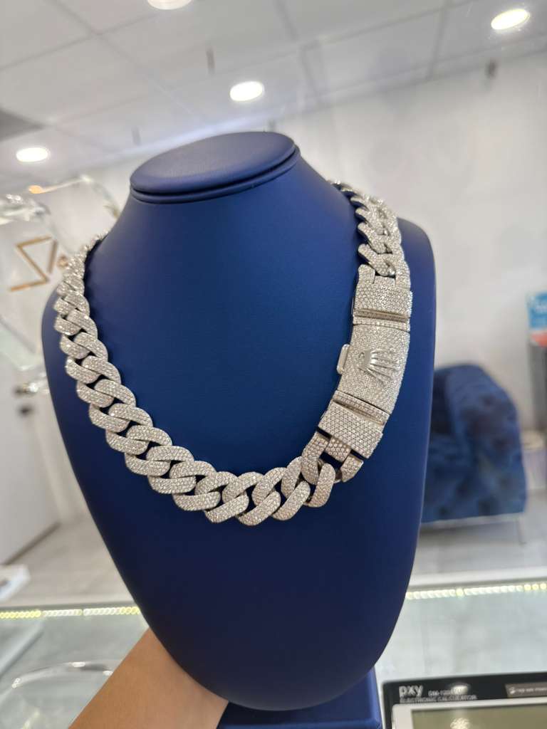 Silver Cuban Chain with Moissanite